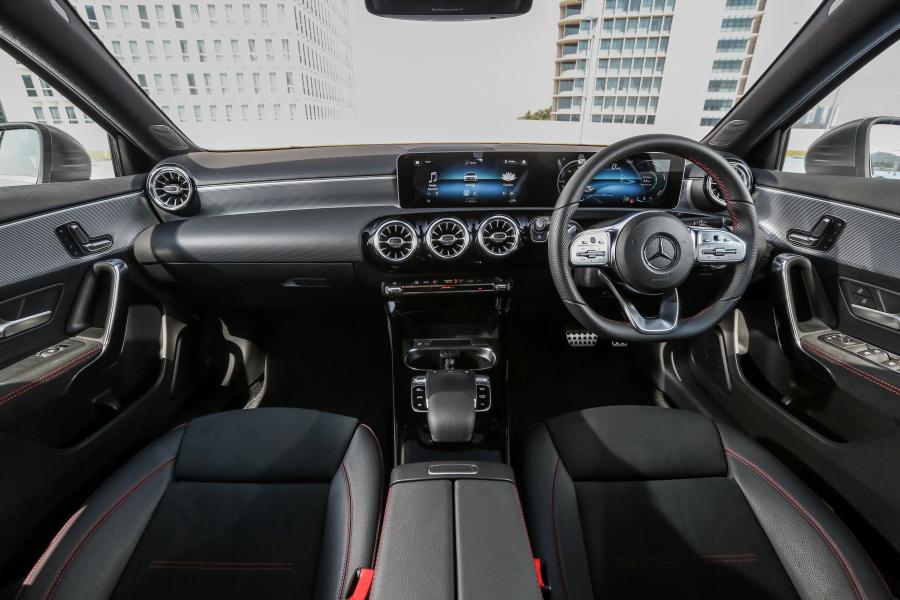 Торпедо Mercedes-Benz A250 AMG Line (W177) 2018 года  (MY) (фото 5 из 24)